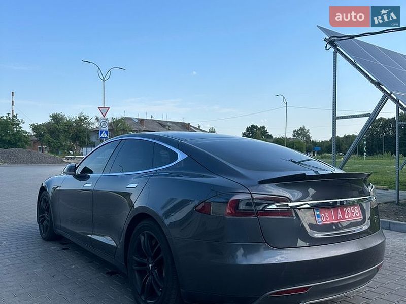 Лифтбек Tesla Model S 2016 в Владимире фото 8 Лифтбек Tesla Model S 2016 в Владимире