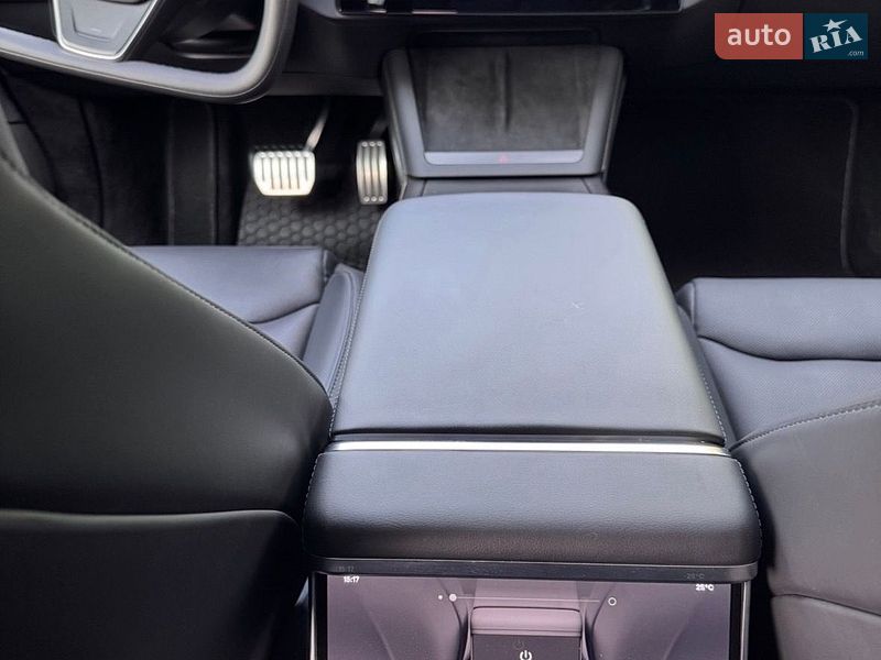 Лифтбек Tesla Model S 2022 в Киеве