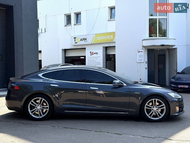 Лифтбек Tesla Model S 2015 в Киеве фото 10 Лифтбек Tesla Model S 2015 в Киеве