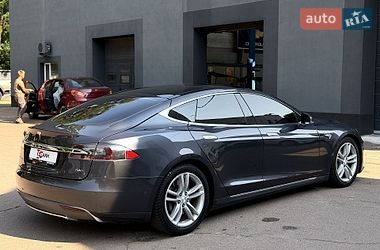 Лифтбек Tesla Model S 2015 в Киеве фото 9 Лифтбек Tesla Model S 2015 в Киеве