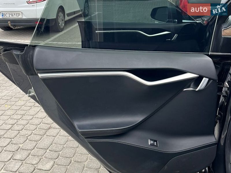 Лифтбек Tesla Model S 2017 в Львове фото 17 Лифтбек Tesla Model S 2017 в Львове
