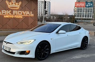 Лифтбек Tesla Model S 2016 в Буче