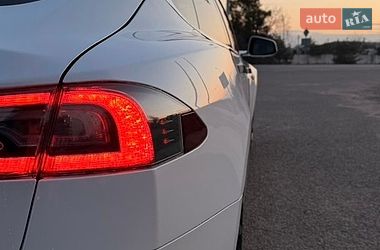 Лифтбек Tesla Model S 2016 в Буче