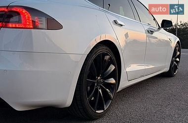 Лифтбек Tesla Model S 2016 в Буче