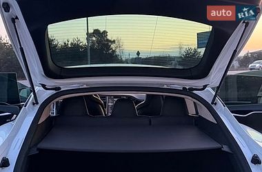 Лифтбек Tesla Model S 2016 в Буче