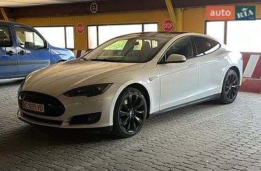 Ліфтбек Tesla Model S 2013 в Львові Ліфтбек Tesla Model S 2013 в Львові