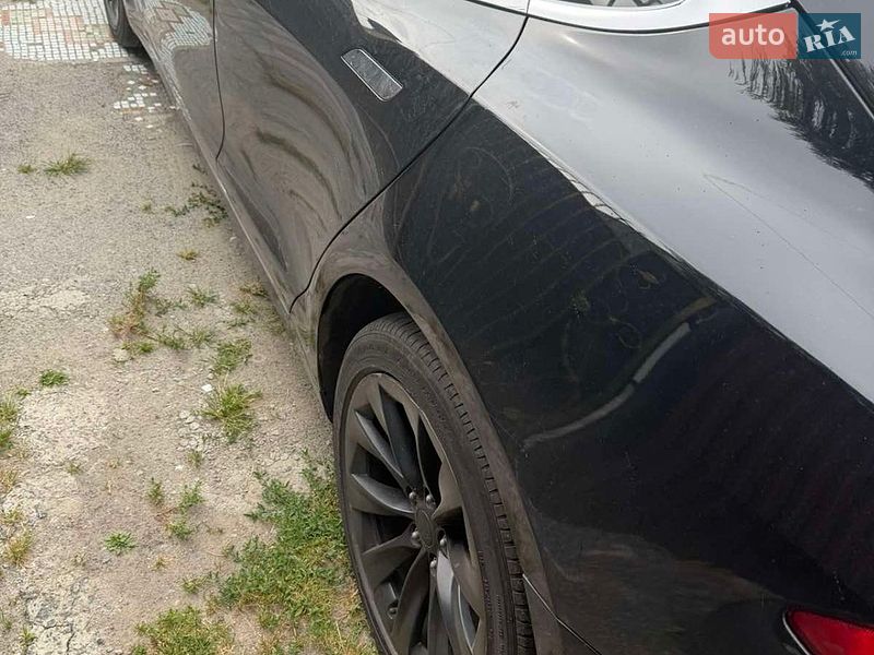 Лифтбек Tesla Model S 2017 в Славуте