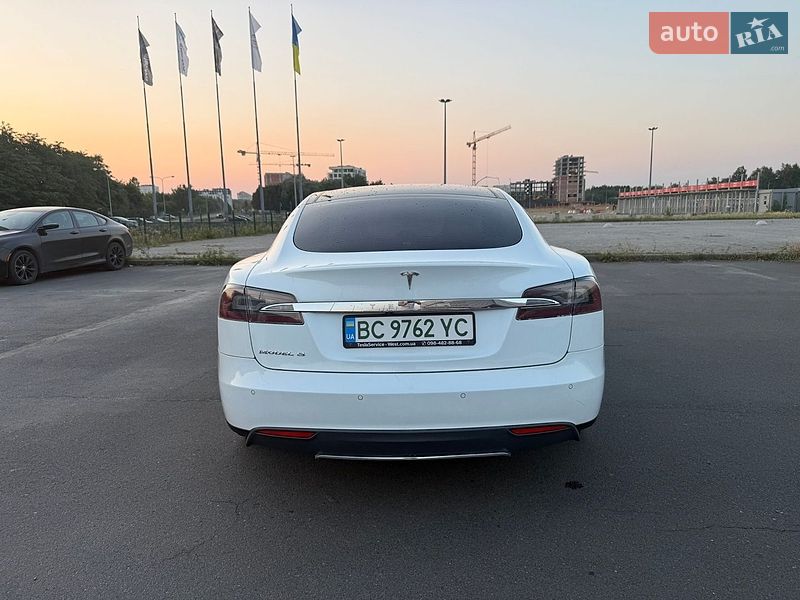 Ліфтбек Tesla Model S 2014 в Львові фото 3 Ліфтбек Tesla Model S 2014 в Львові