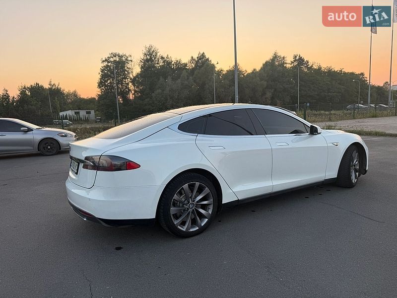 Ліфтбек Tesla Model S 2014 в Львові фото 2 Ліфтбек Tesla Model S 2014 в Львові