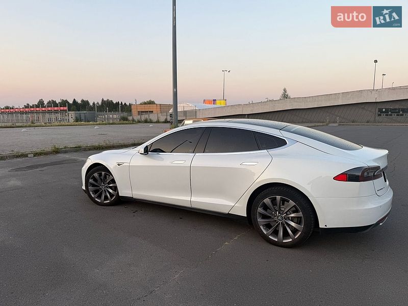 Ліфтбек Tesla Model S 2014 в Львові фото 4 Ліфтбек Tesla Model S 2014 в Львові