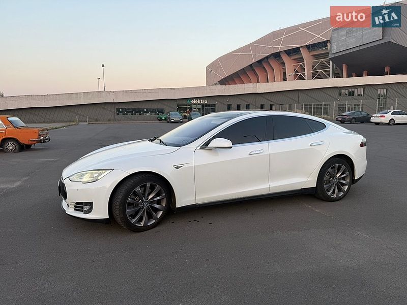 Ліфтбек Tesla Model S 2014 в Львові фото 5 Ліфтбек Tesla Model S 2014 в Львові