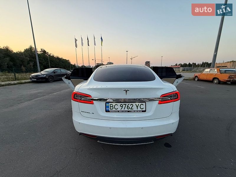Ліфтбек Tesla Model S 2014 в Львові фото 9 Ліфтбек Tesla Model S 2014 в Львові
