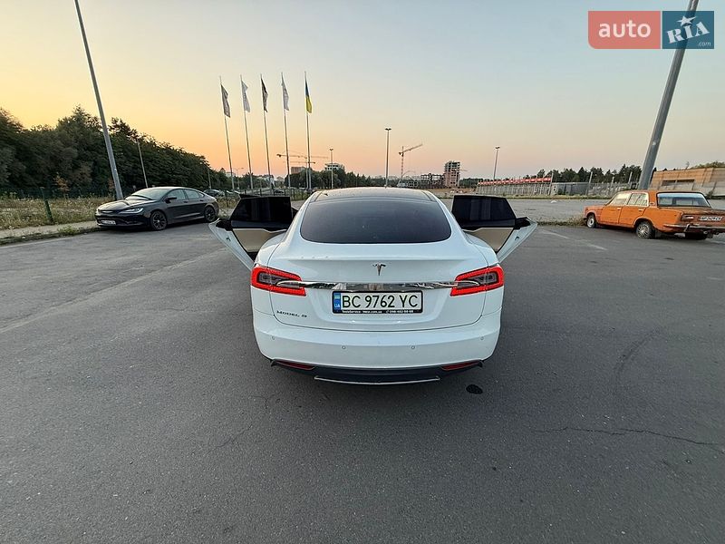 Ліфтбек Tesla Model S 2014 в Львові фото 8 Ліфтбек Tesla Model S 2014 в Львові