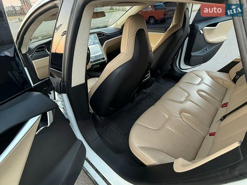 Ліфтбек Tesla Model S 2014 в Львові фото 14 Ліфтбек Tesla Model S 2014 в Львові