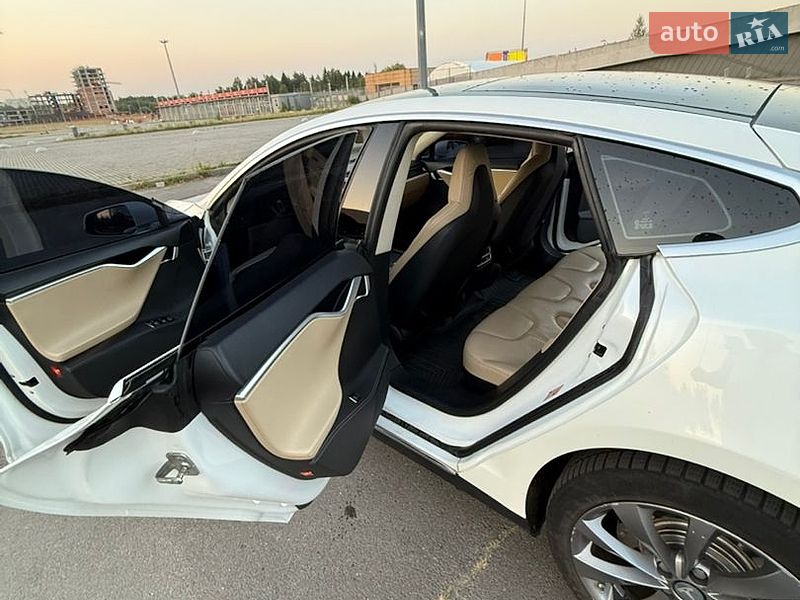 Ліфтбек Tesla Model S 2014 в Львові фото 13 Ліфтбек Tesla Model S 2014 в Львові