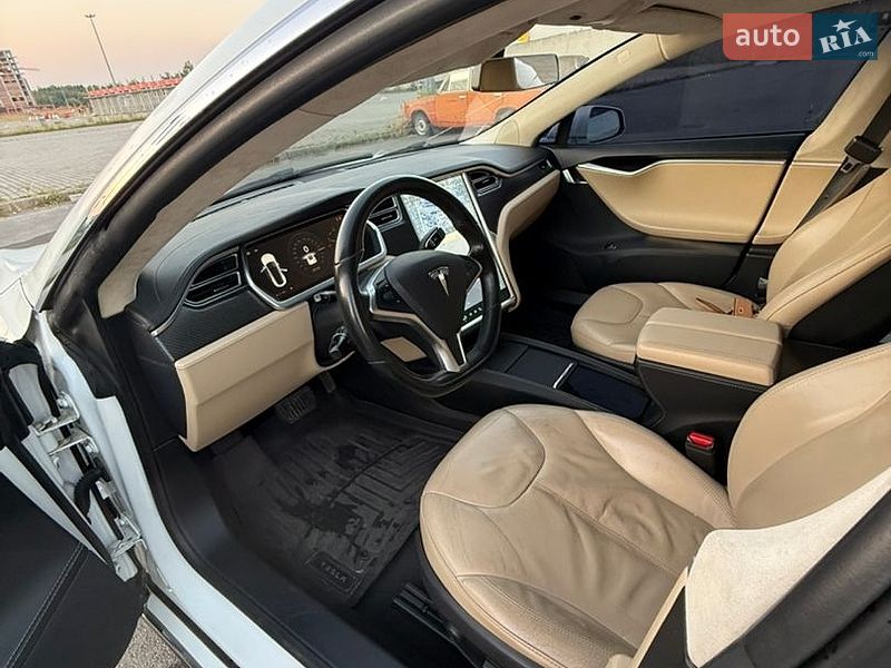 Ліфтбек Tesla Model S 2014 в Львові фото 15 Ліфтбек Tesla Model S 2014 в Львові