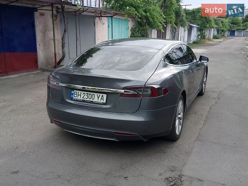 Лифтбек Tesla Model S 2014 в Одессе