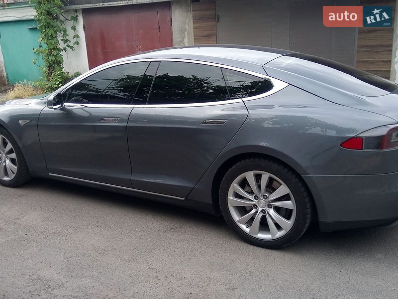 Лифтбек Tesla Model S 2014 в Одессе