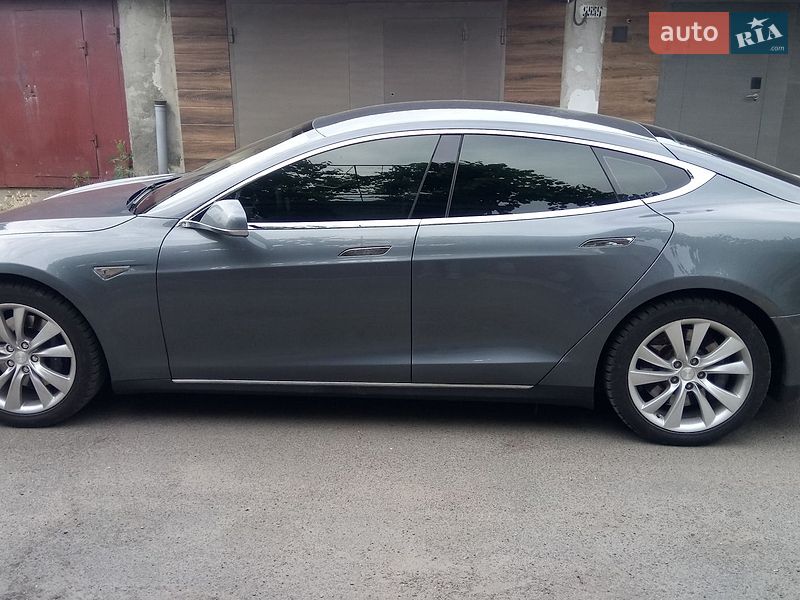 Лифтбек Tesla Model S 2014 в Одессе