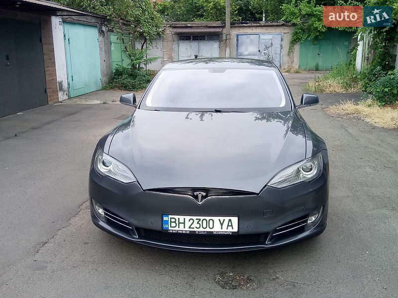 Tesla Model S 2014