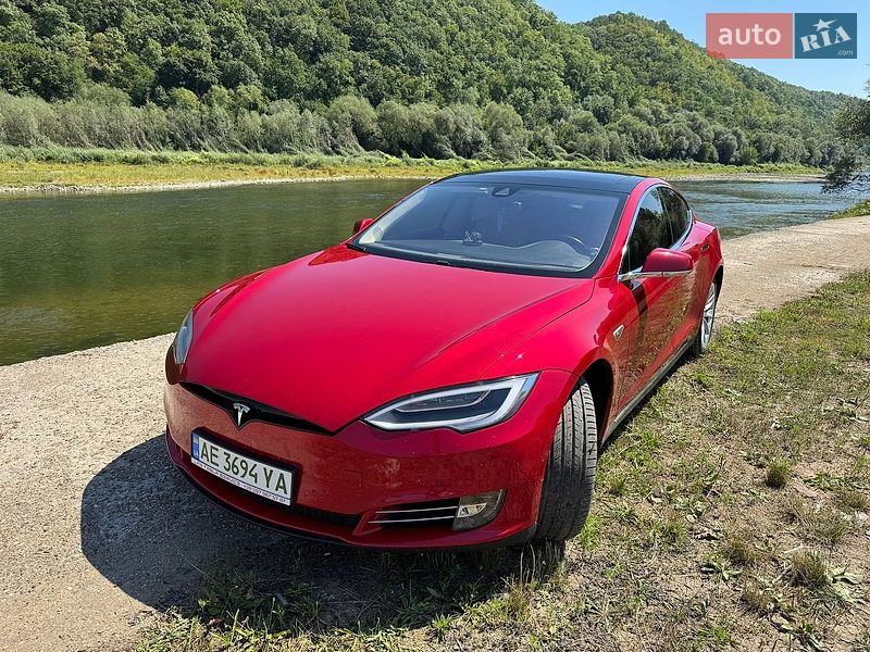 Tesla Model S 2015