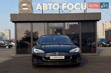 Ліфтбек Tesla Model S 2015 в Києві