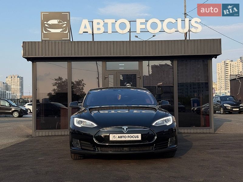 Ліфтбек Tesla Model S 2015 в Києві