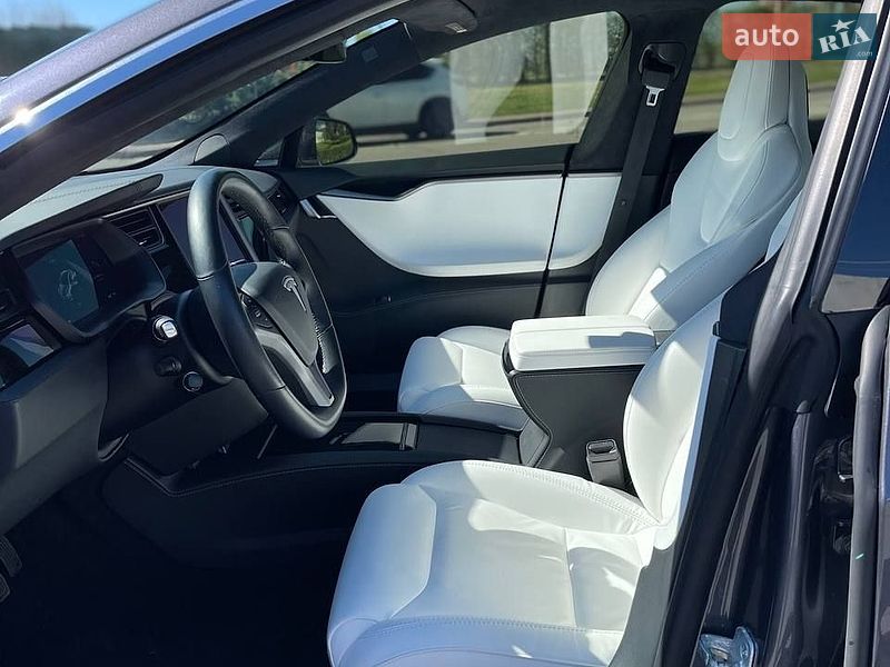 Лифтбек Tesla Model S 2017 в Ирпене