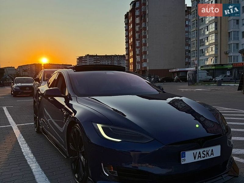 Ліфтбек Tesla Model S 2018 в Івано-Франківську