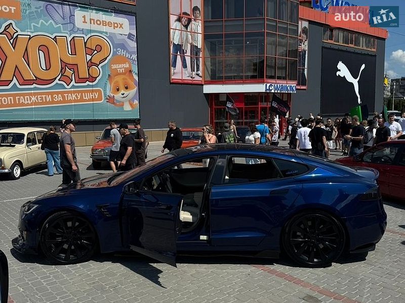 Ліфтбек Tesla Model S 2018 в Івано-Франківську