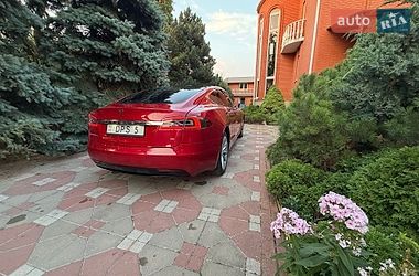 Лифтбек Tesla Model S 2017 в Киеве фото 6 Лифтбек Tesla Model S 2017 в Киеве