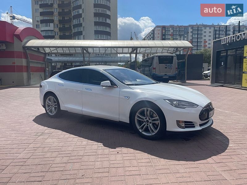 Ліфтбек Tesla Model S 2015 в Рівному