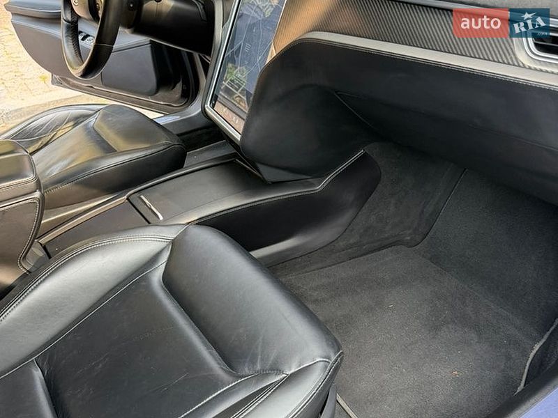 Ліфтбек Tesla Model S 2015 в Києві