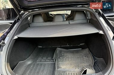 Ліфтбек Tesla Model S 2015 в Києві