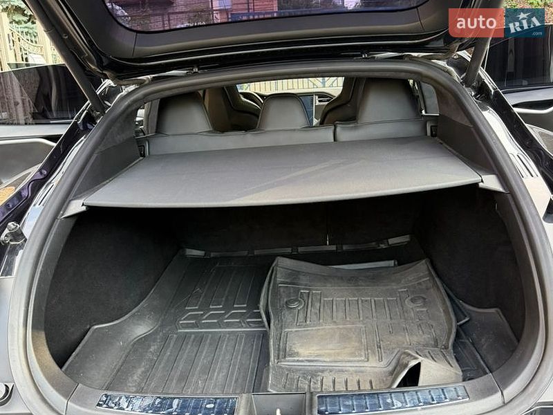 Ліфтбек Tesla Model S 2015 в Києві