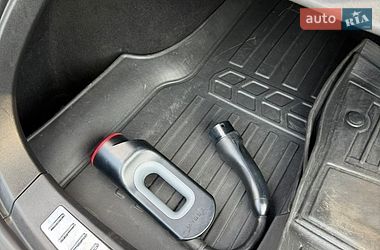 Ліфтбек Tesla Model S 2015 в Києві