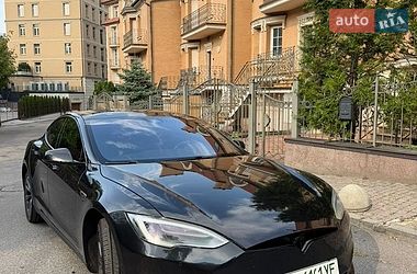 Ліфтбек Tesla Model S 2015 в Києві