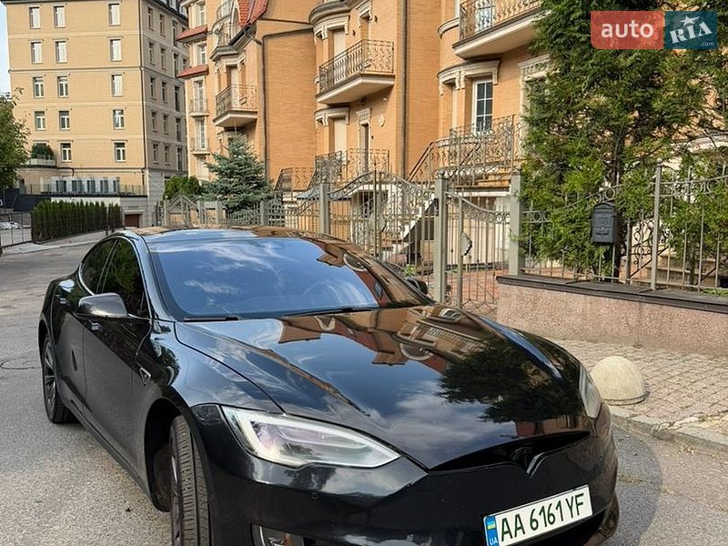 Ліфтбек Tesla Model S 2015 в Києві