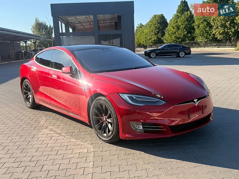 Лифтбек Tesla Model S 2020 в Умани