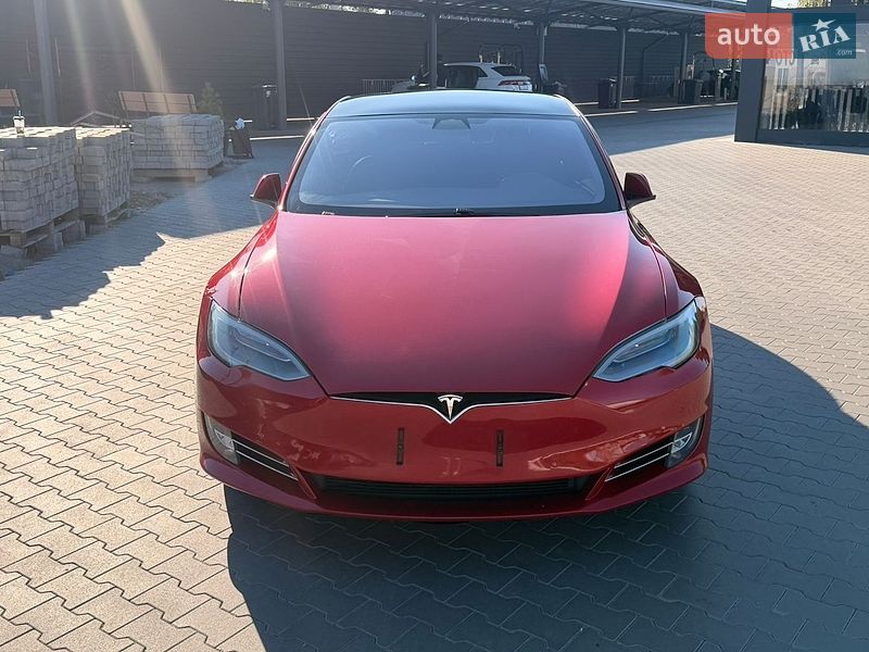 Лифтбек Tesla Model S 2020 в Умани