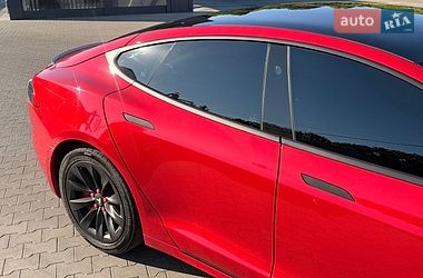 Лифтбек Tesla Model S 2020 в Умани