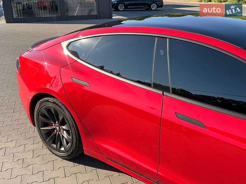 Лифтбек Tesla Model S 2020 в Умани