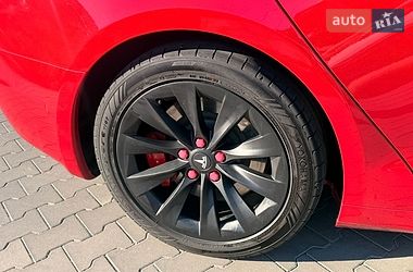 Лифтбек Tesla Model S 2020 в Умани