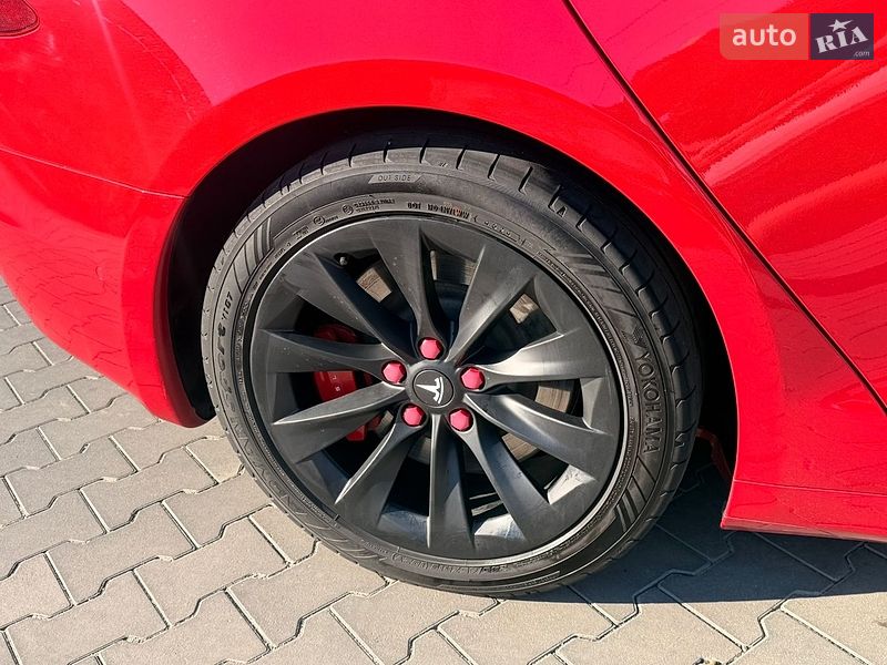 Лифтбек Tesla Model S 2020 в Умани