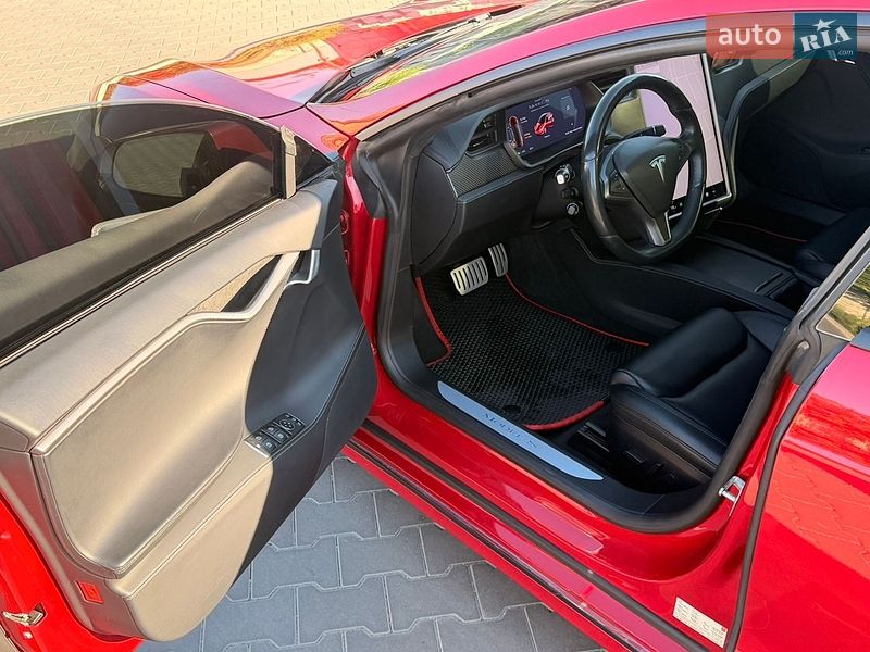 Лифтбек Tesla Model S 2020 в Умани