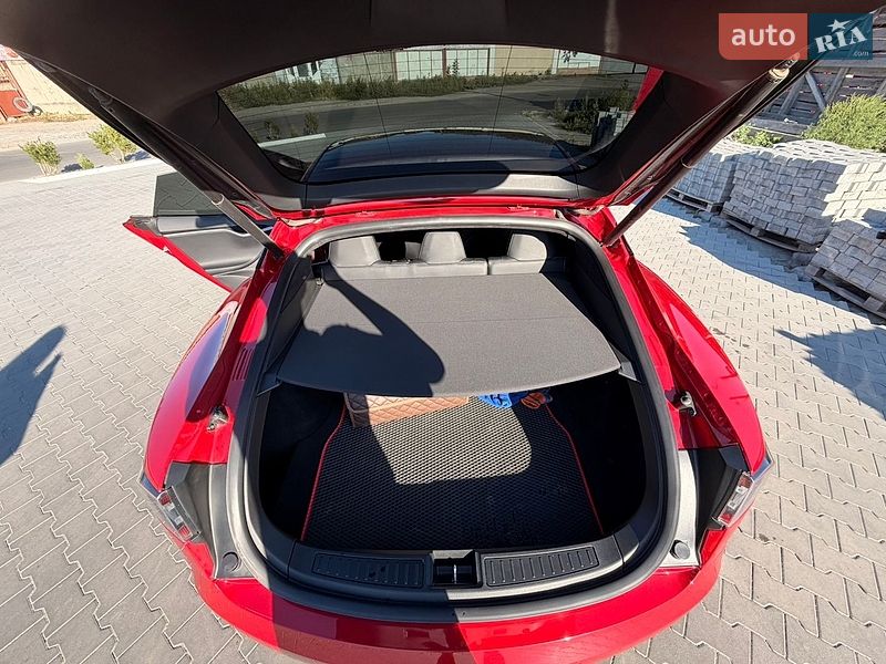 Лифтбек Tesla Model S 2020 в Умани