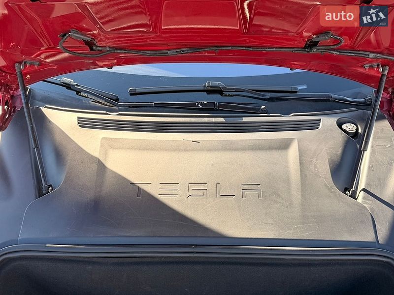 Лифтбек Tesla Model S 2020 в Умани