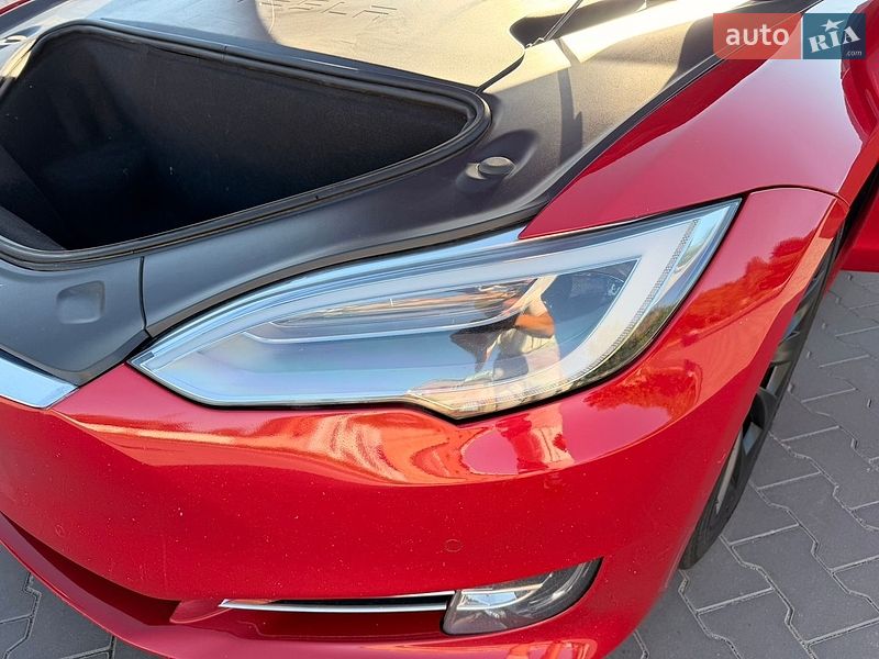 Лифтбек Tesla Model S 2020 в Умани