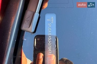 Лифтбек Tesla Model S 2020 в Умани