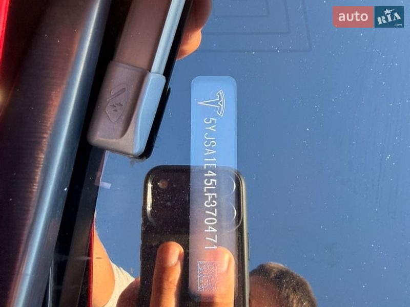 Лифтбек Tesla Model S 2020 в Умани